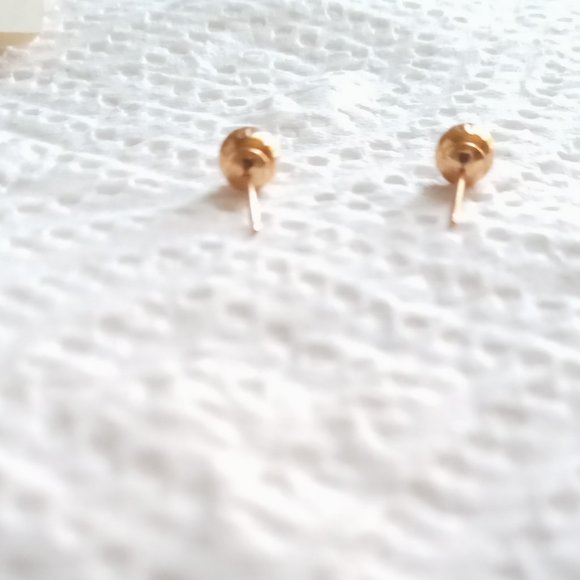 14kt Gold Stud Earrings - Picture 7 of 8